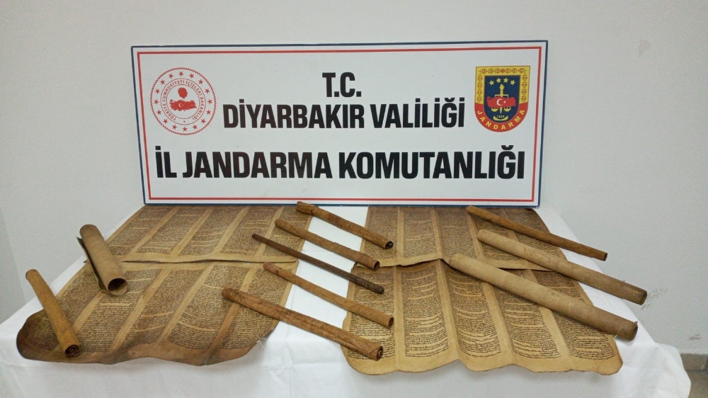 Servet değerindeki İbranice el yazması parşömeni satarken yakalandılar