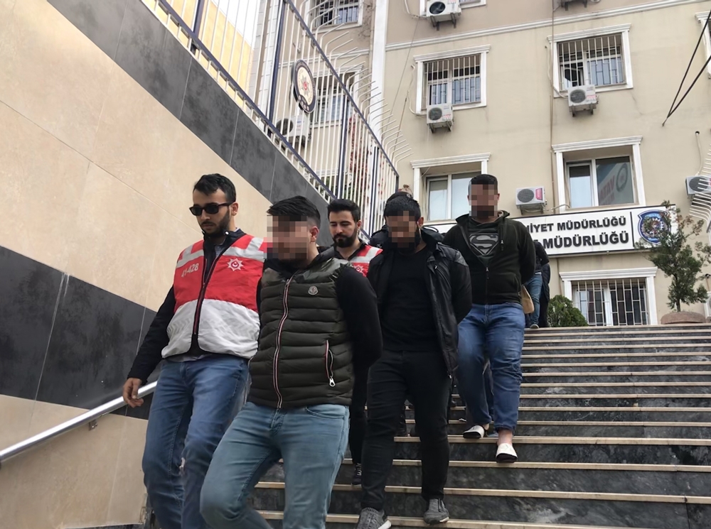 Servis Dolandırıcılarından Adliye Yolunda Pişkin Sözler: Abla Güzel Çek, Kurbanın Olayım