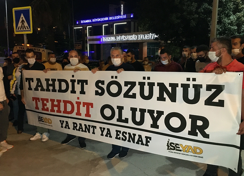 Servis minibüsçülerinden İmamoğlu’na protesto