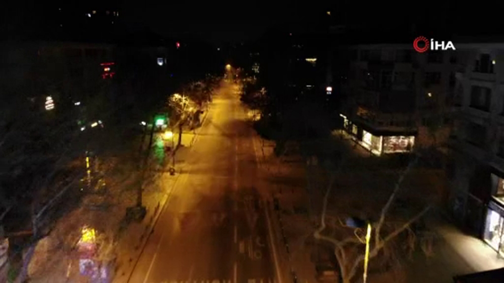 Sessizliğe bürünen İstanbul’un lüks caddesi havadan görüntülendi