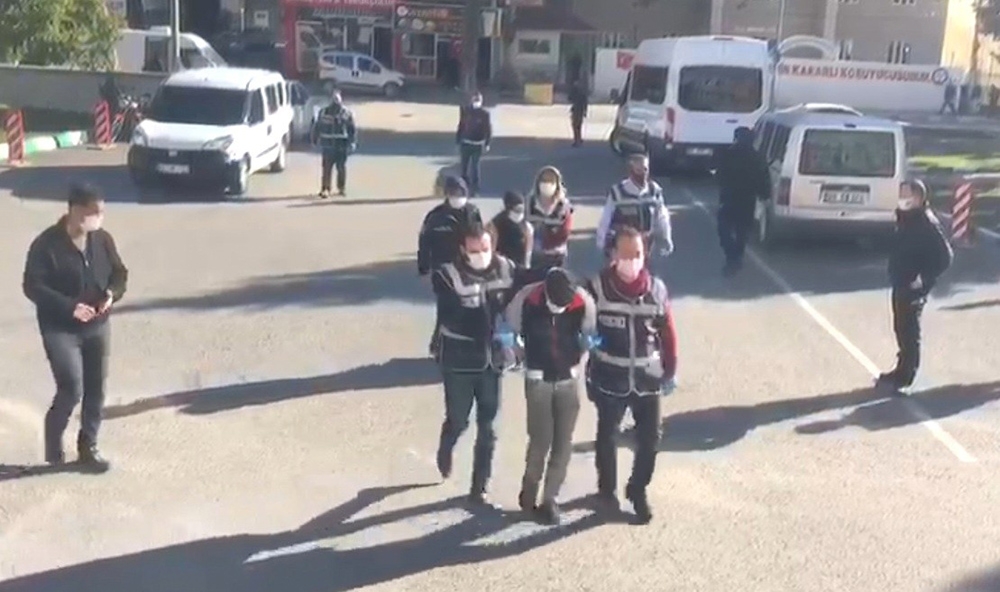 Sevgilisiyle birlikte dini nikahlı kocasını öldüren kadın yakalandı