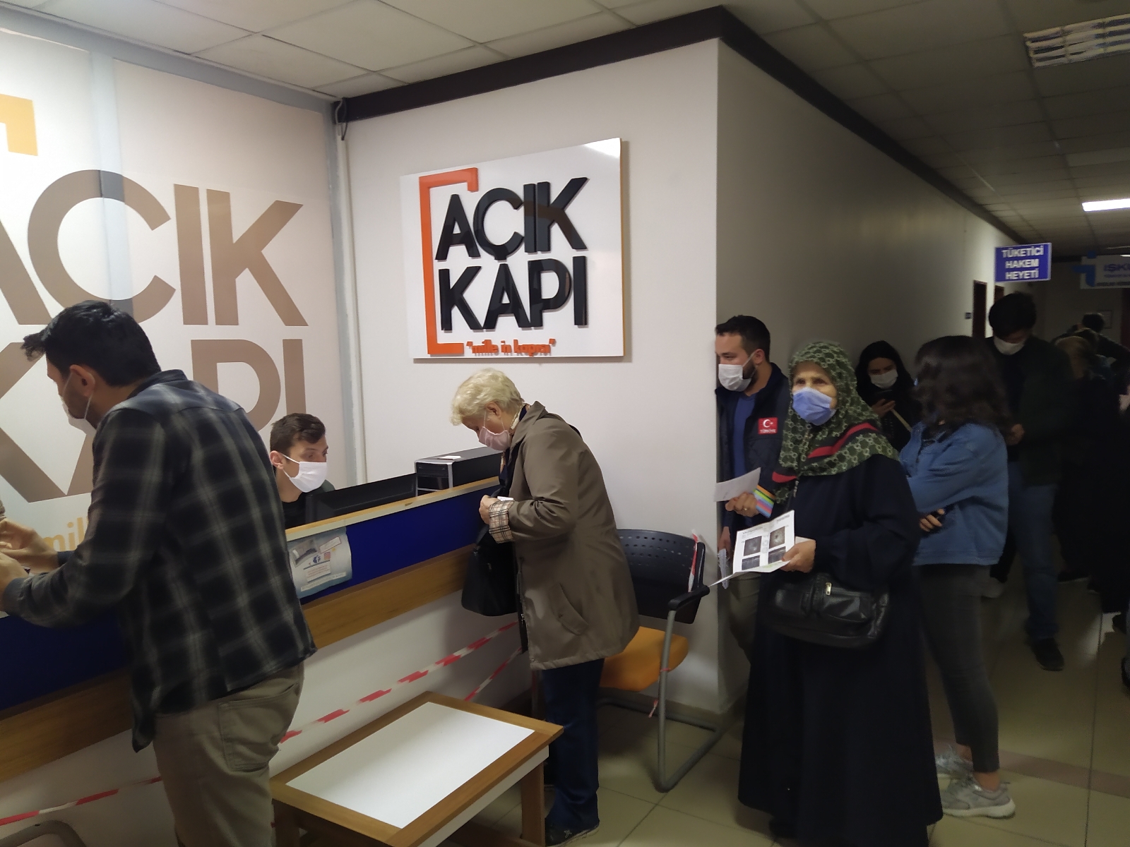 Seyahat belgesi almaya çalışanlar kaymakamlıklara koştu