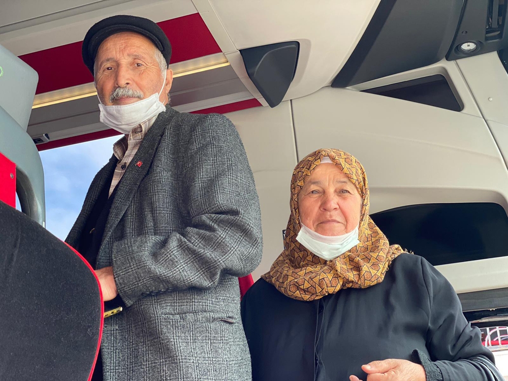 Seyahat izin belgesi alan 65 yaş ve üzeri vatandaşlar yollara düştü