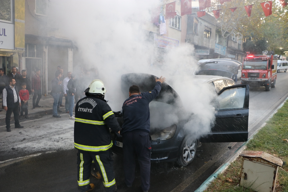 Seyir Halinde Otomobil Alev Alev Yaldı