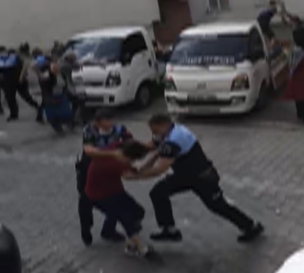 Seyyar satıcılar ile zabıta birbirine girdi: 7 yaralı