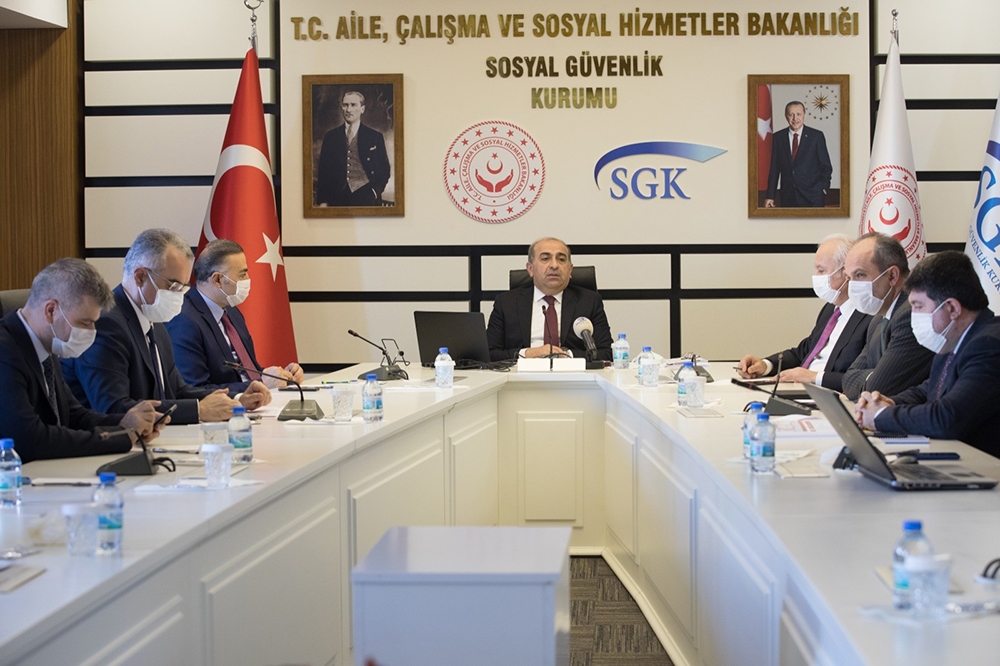 SGK Başkanı İsmail Yılmaz, basın toplantısında Yapılandırma Kanunu’na ilişkin açıklamalarda bulundu