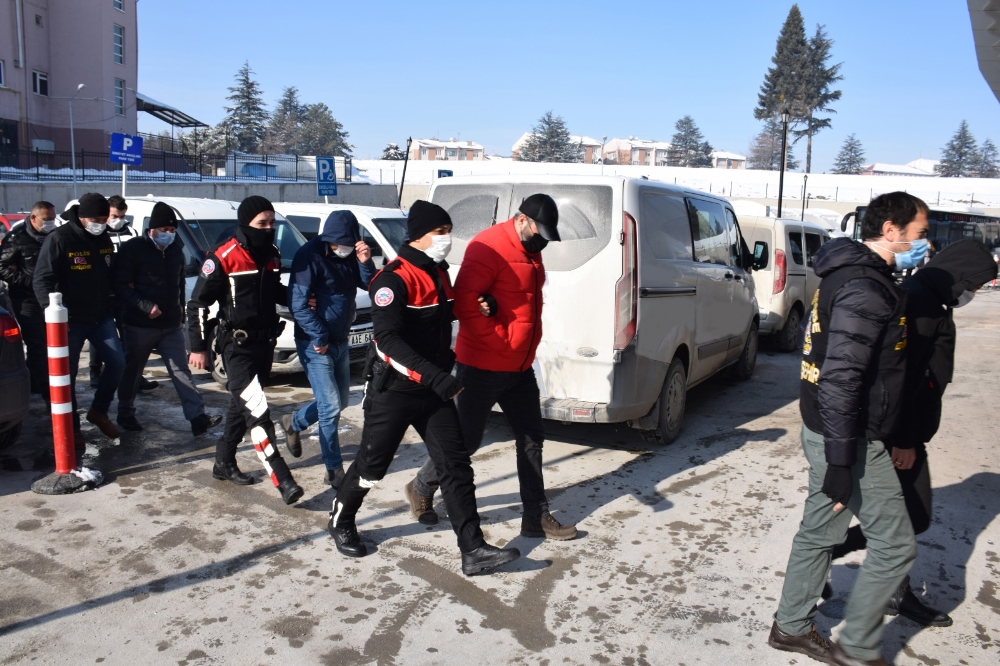 SGK’yı zarara uğratan 26 kişi polis operasyonuyla yakalandı