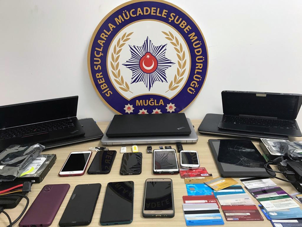 Siber dolandırıcılığa 18 gözaltı