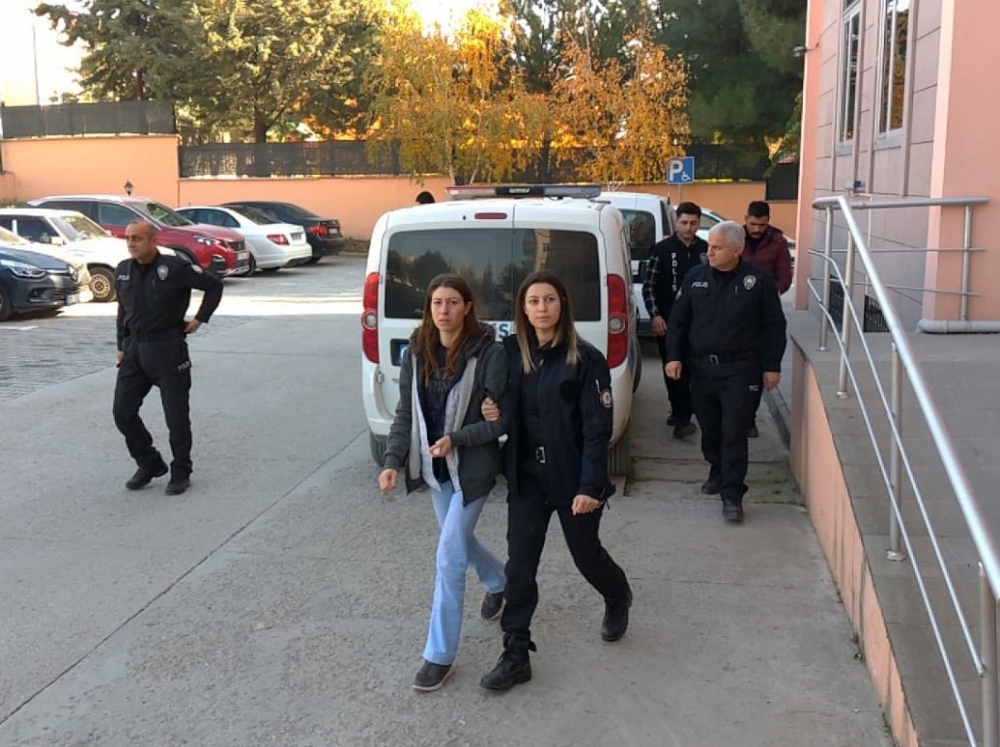 Şiddet Gören Kadın, Eşinin Dükkanını Molotofladı