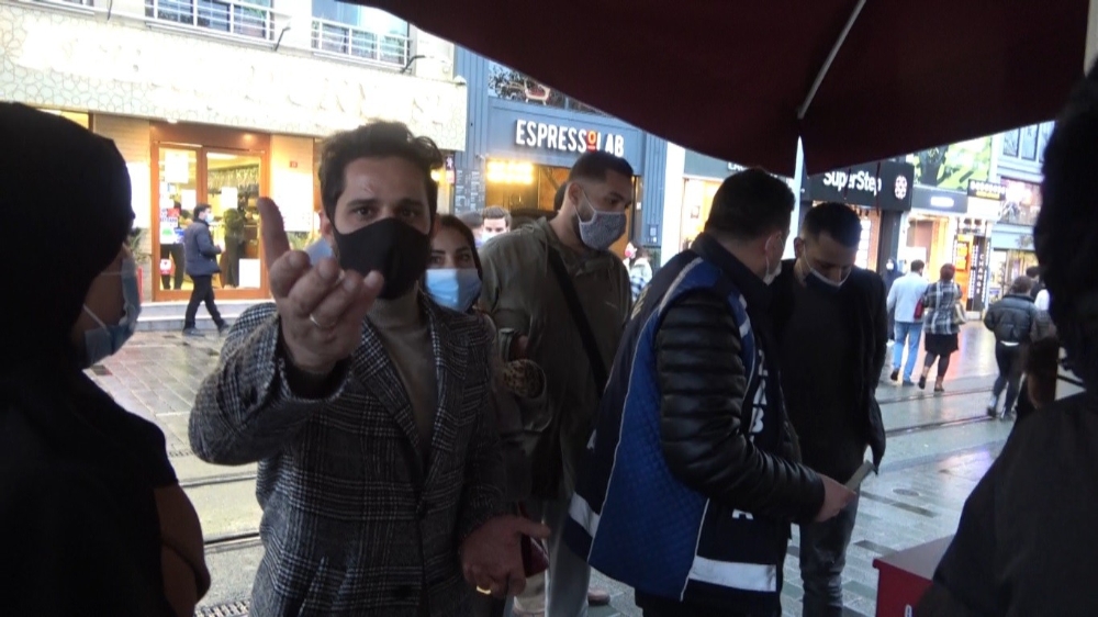 Sigara içtiği için ceza yedi: “Ben ünlüyüm, beni çekmeyin” dedi