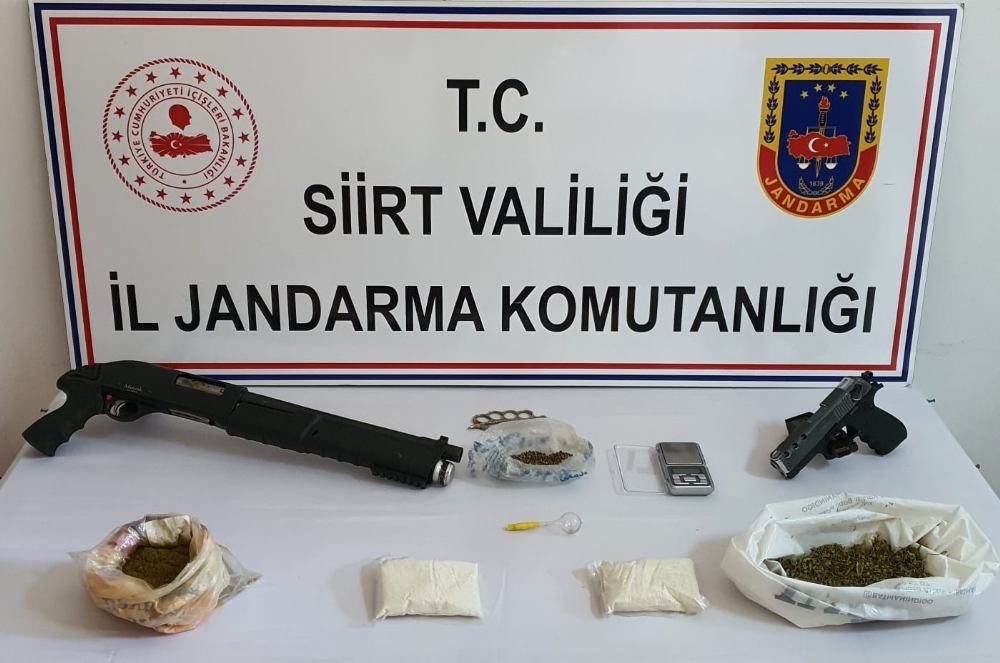 Siirt merkezli 12 ilde uyuşturucu operasyonu: 77 gözaltı