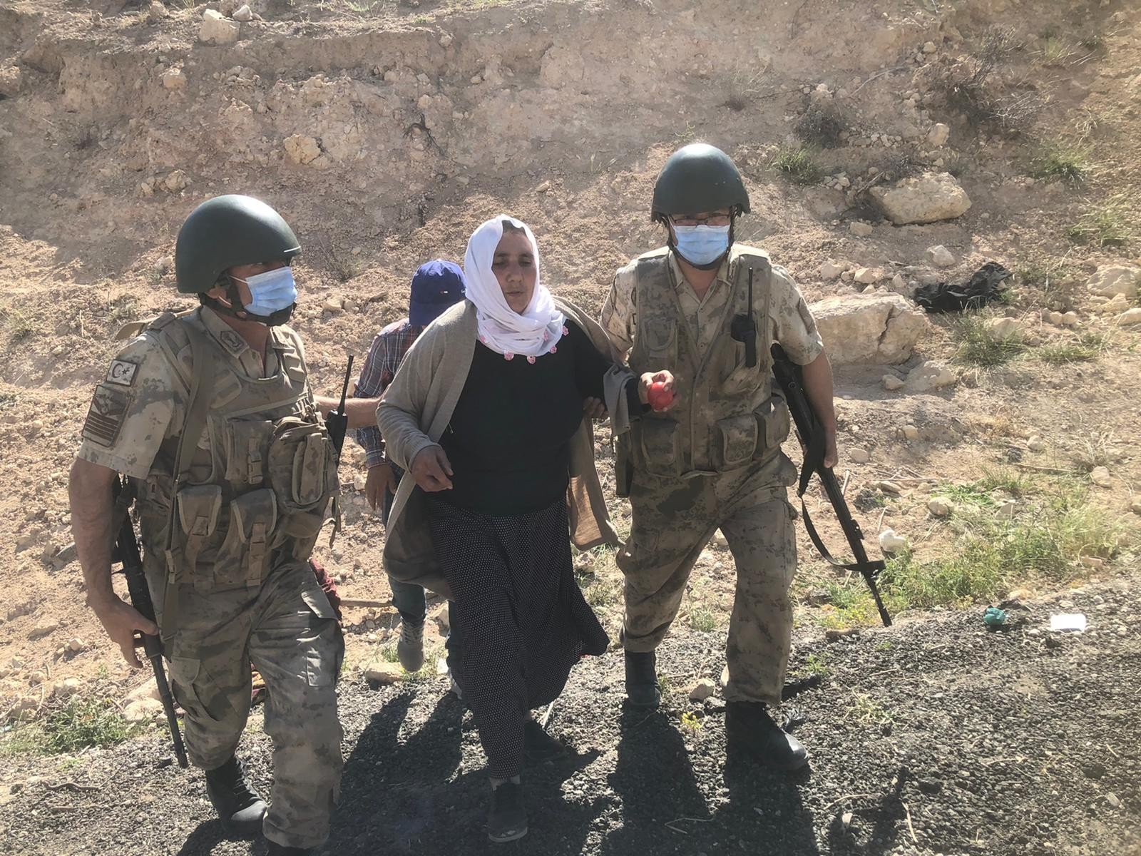 Siirt’te akrebin soktuğu kadın için Mehmetçik seferber oldu