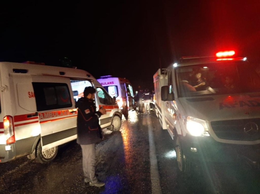Siirt’te çayda mahsur kalan 35 kişi kurtarıldı