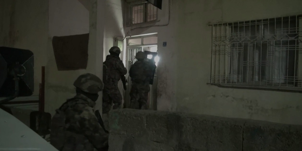 Siirt’te DEAŞ terör örgütüne operasyon: 5 gözaltı