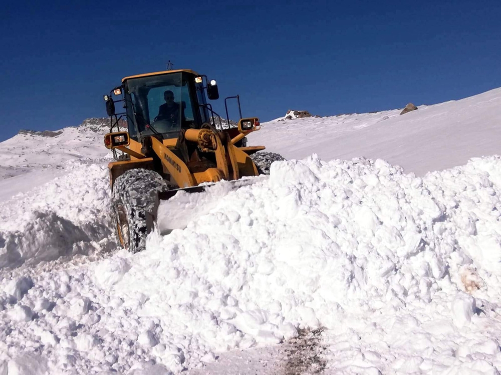 Siirt’te kar yağışı nedeniyle 104 köy yolu ulaşıma kapandı