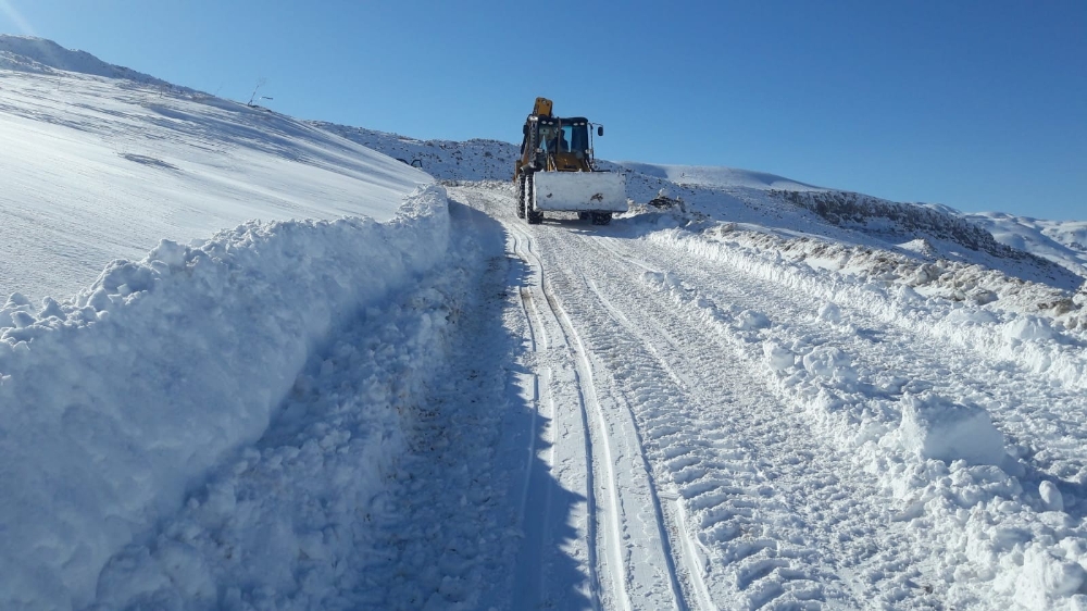 Siirtte Kardan Kapanan Yollar Ulaşıma Açıldı, Mahsur Kalan Araçlar Kurtarıldı