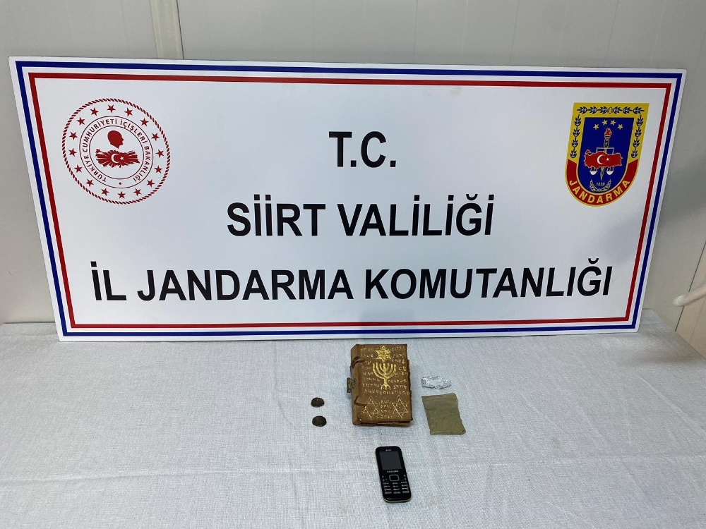 Siirt’te tarihi eser niteliğinde 3 parça ve uyuşturucu madde ele geçirildi