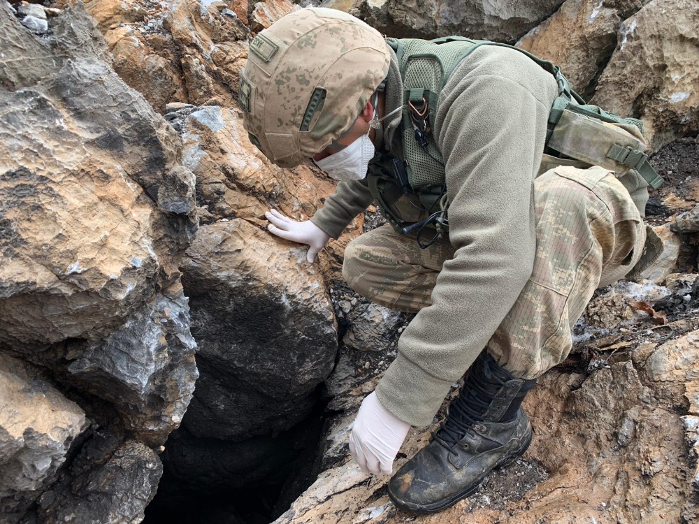 Siirtte Terör Örgütü Pkkya Ait 9 Sığınak İmha Edildi