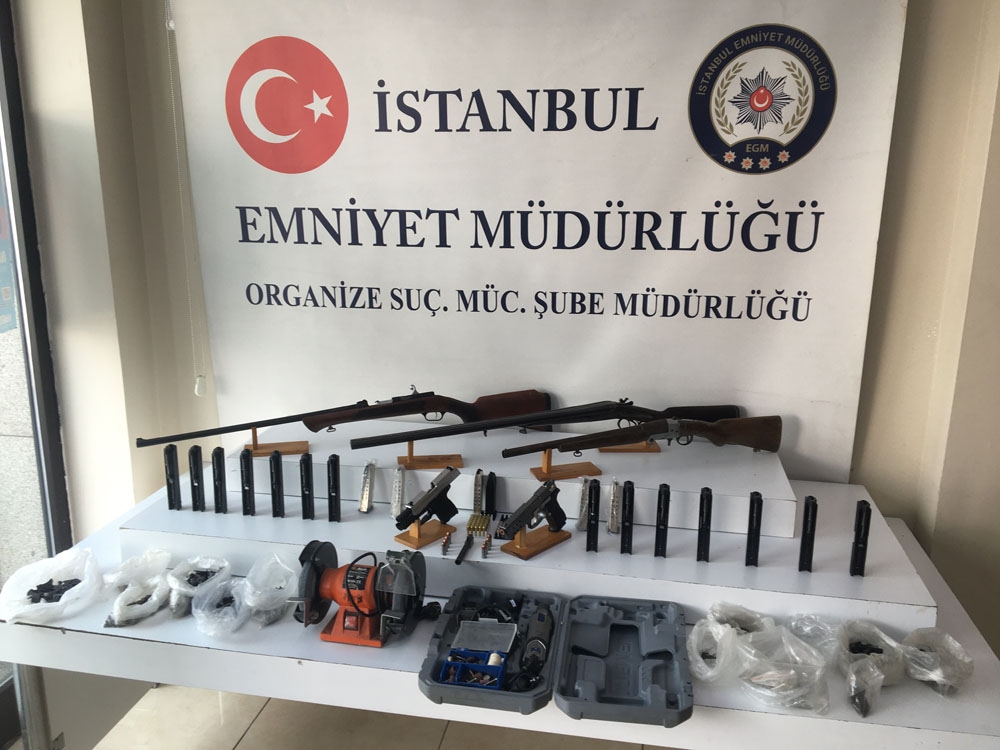 Silah kaçakçılığı baskınında ortaya çıkan manzara polisi bile şaşırttı