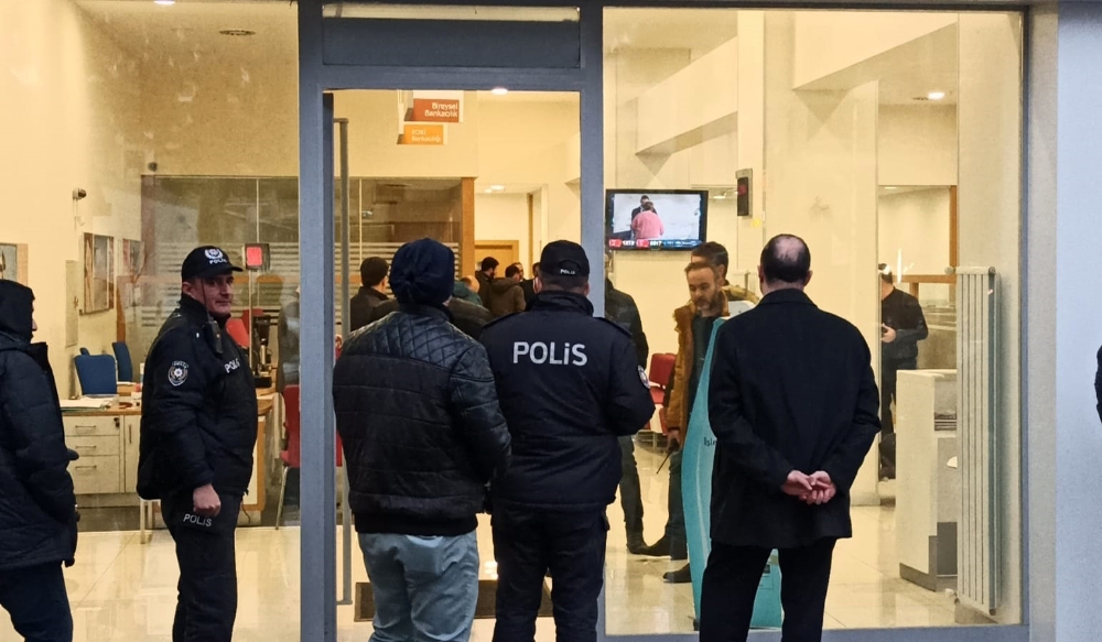 Silahla Banka Soydu, Çıkarken Bomba Bıraktı