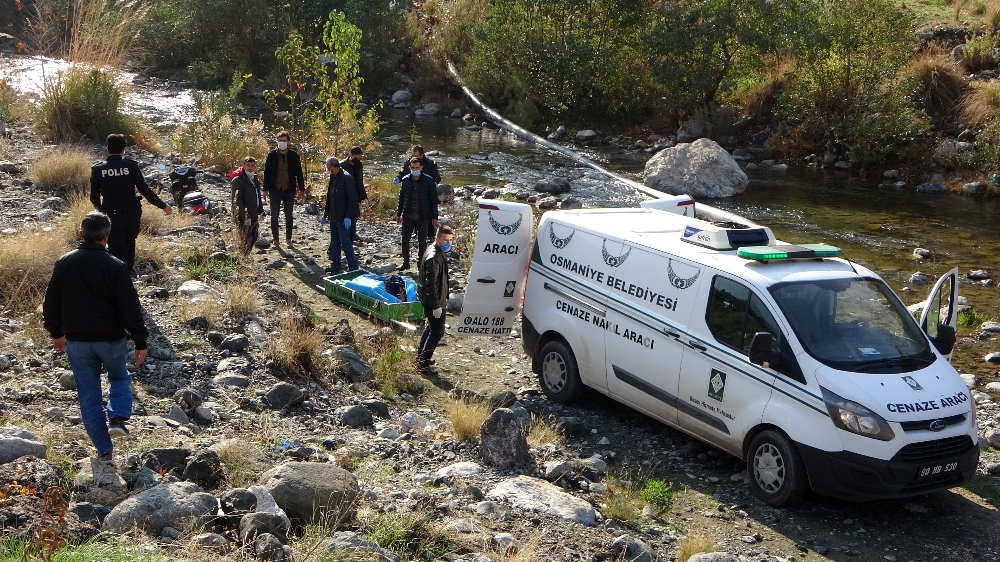 Silahla vurulmuş halde ölü bulundu