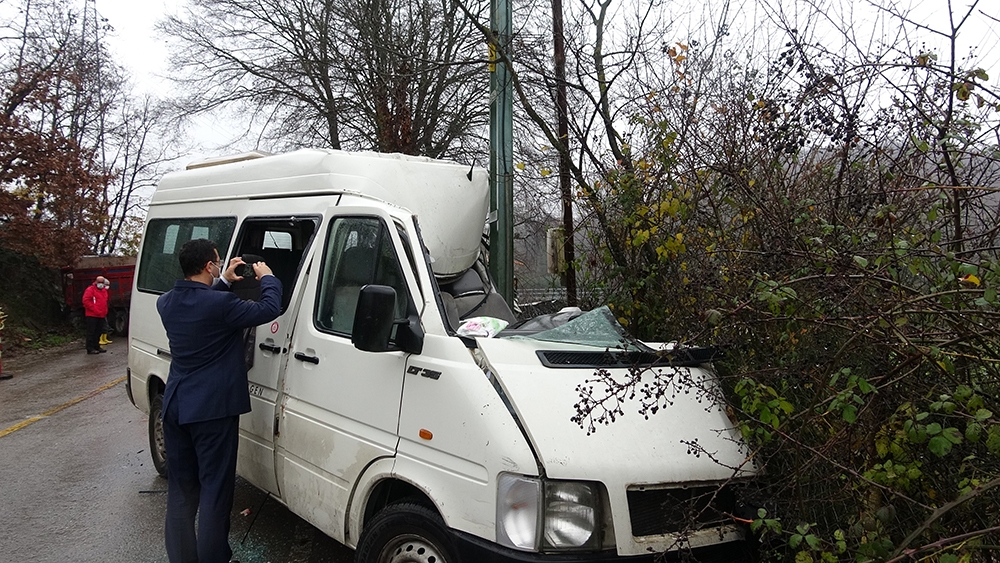 Şile’de minibüs ile kamyonet çarpıştı: 8 yaralı