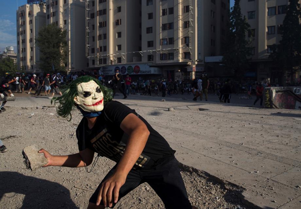 Şilide Göstericiler Arjantin Büyükelçisinin Evine Saldırdı