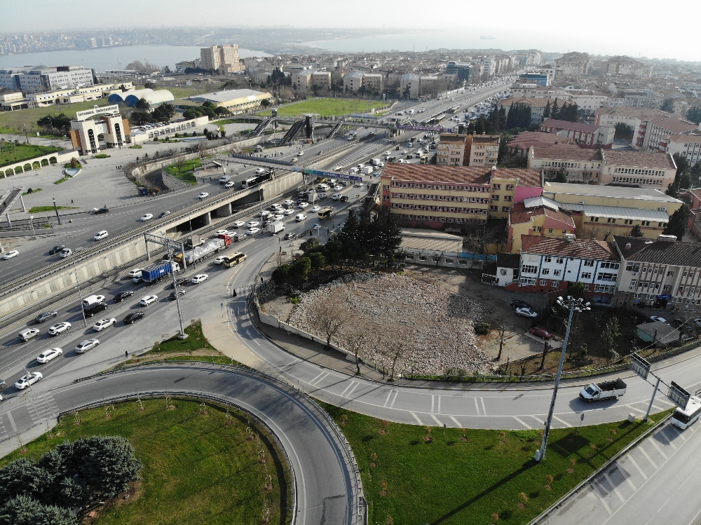 Silivri depreminde yıkılan Avcılar Hacı Tükenmez Camii bir türlü yapılamadı