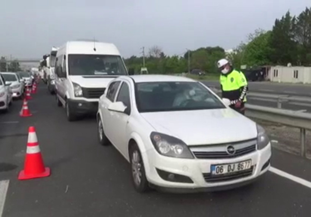 Silivri Gümüşyaka’da kilometrelerce uzunlukta araç kuyruğu oluştu