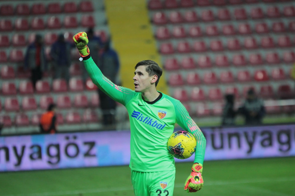 Silviu Lung Kalesini Gole Kapattı