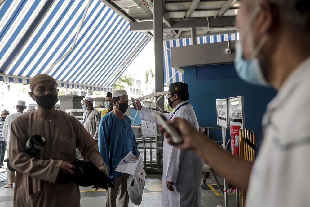 Singapur’da camiler yeniden açıldı