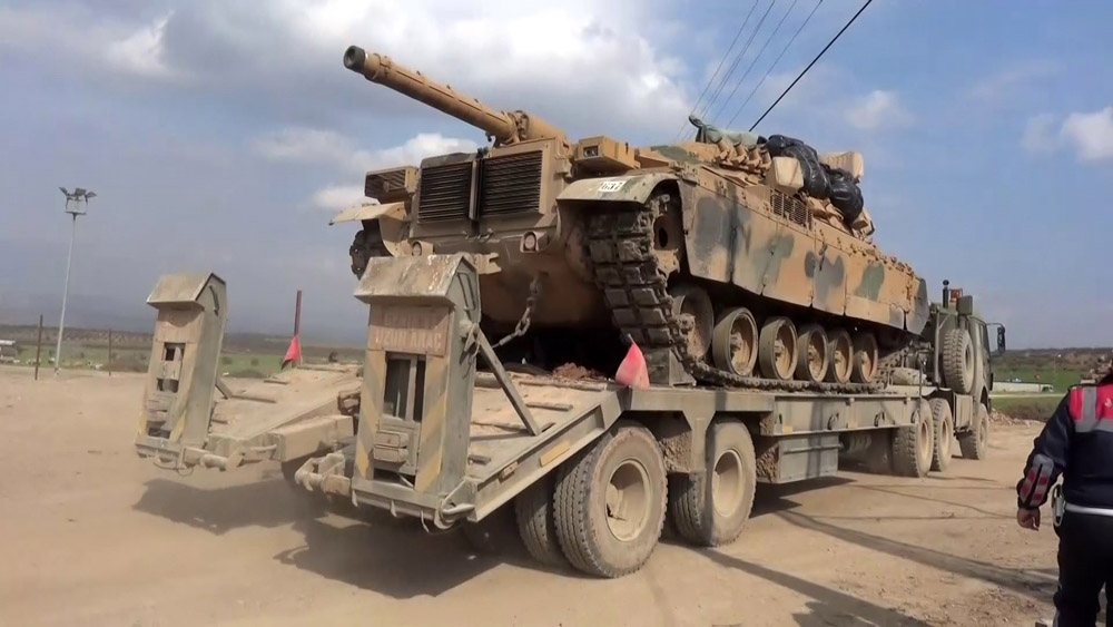 Sınıra tank sevkiyatı devam ediyor