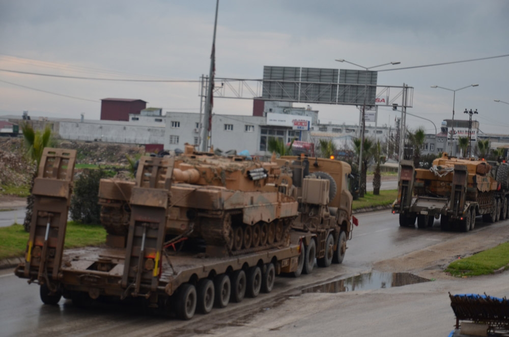 Sınıra tank sevkiyatı