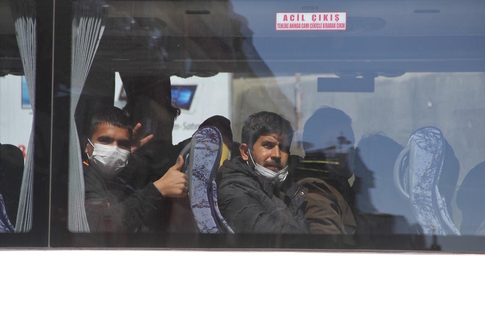 Sınırdan geçemeyen göçmenler Samsun’a getirildi