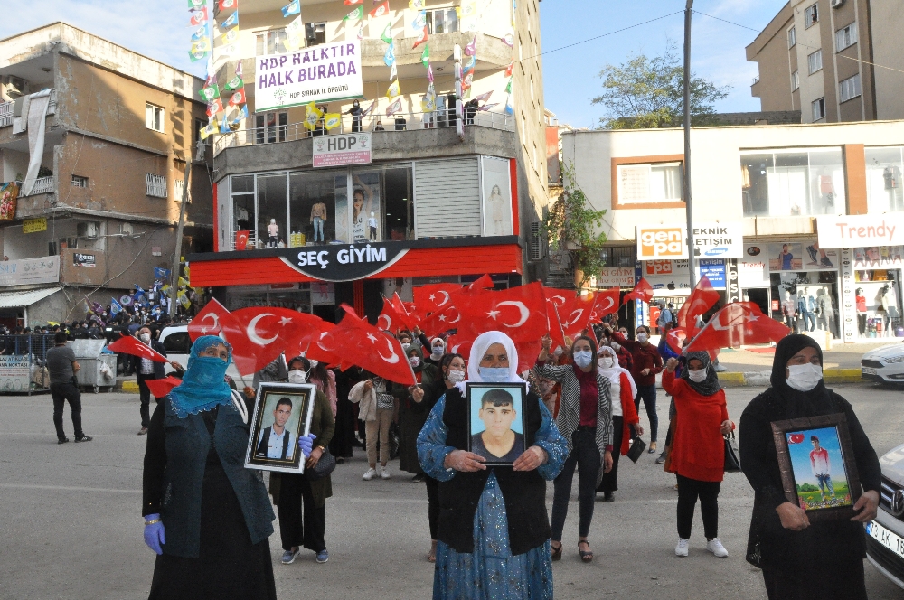 Şırnak anneleri HDP binasını ’Kahrolsun PKK’ sloganları ile inletti
