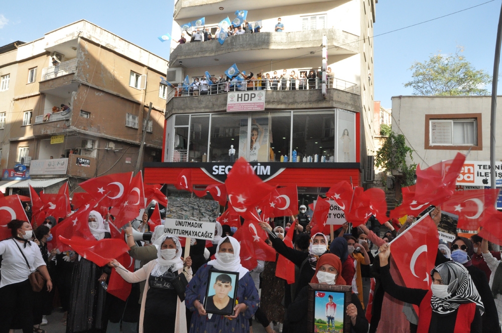 Şırnak annelerinin HDP önündeki eylemi 4’üncü haftasında