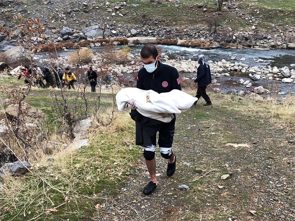Şırnak’ta araç Habur Çayına uçtu, 3 kişilik aile hayattan koptu