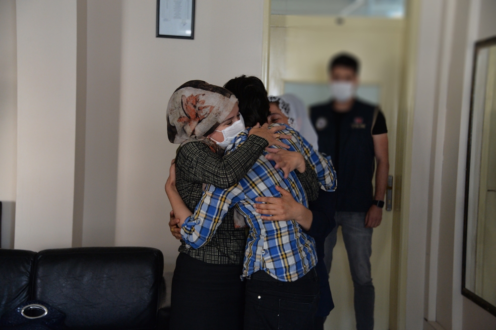 Şırnak’ta ikna çalışması sonucu teslim olan terörist ailesi ile buluşturuldu