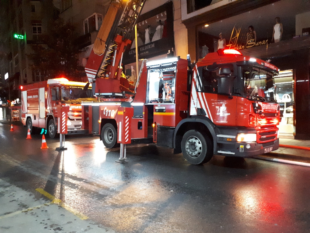 Şişli’de 8 katlı binada yangın