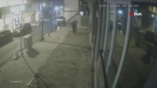 Şişli’de bir evden cep telefonu çalan şüpheliler yakalandı