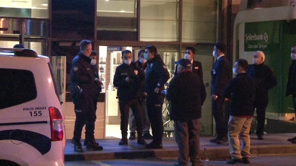 Şişli’de bir kadın otelin camından tente üzerine düştü