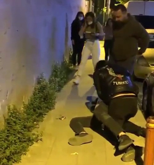 Şişli’de darp edilen kadını motosikletli grup kurtardı