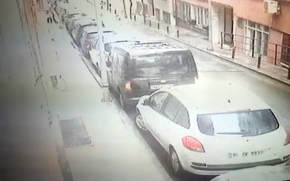Şişli’de dehşet veren görüntü: Kız arkadaşını tekmeleyerek bayıltana kadar dövdü