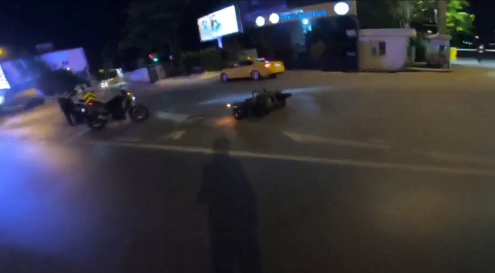 Şişli’de motosikletlinin takla attığı feci kaza kamerada