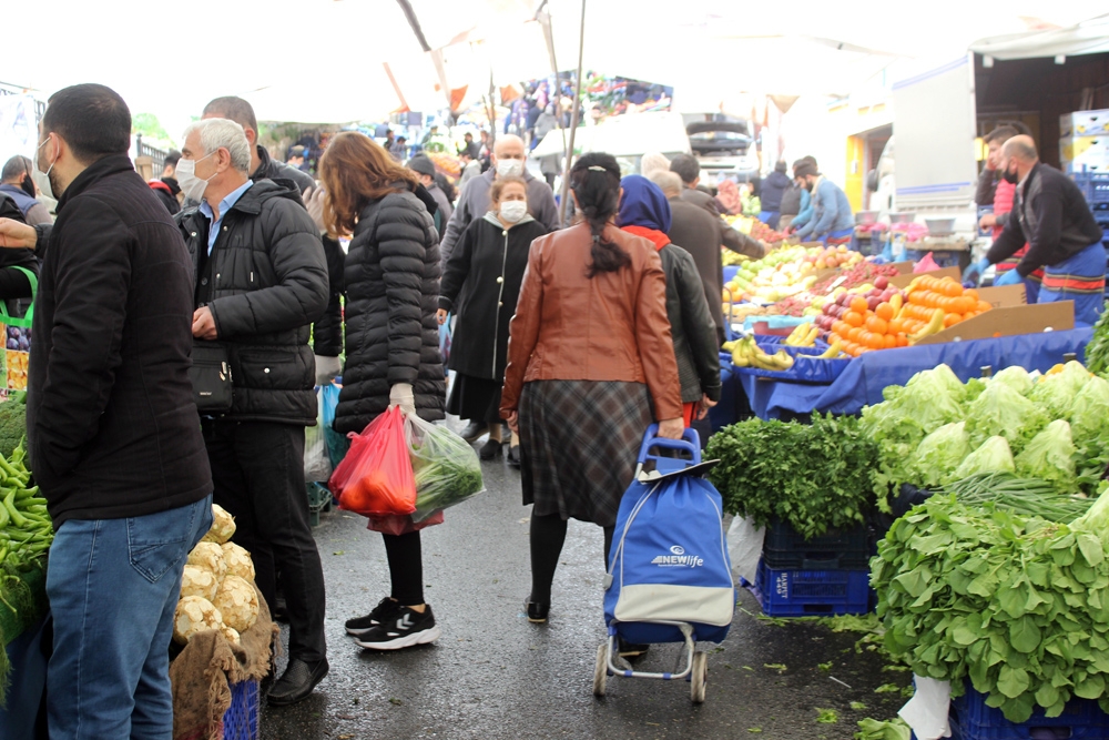 Şişli’de pazarlar Ramazan öncesi doldu