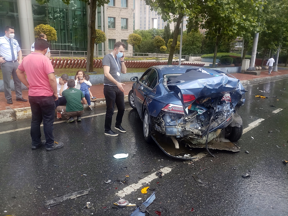 Şişli’deki kazada küçük çocuk şoka girdi