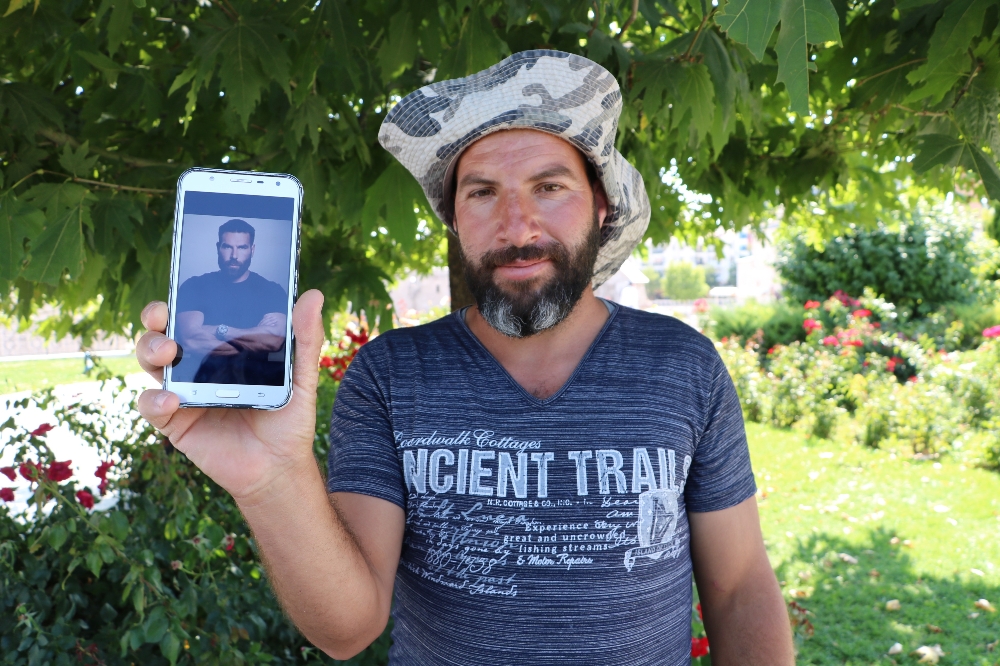 Sivaslı Kangal çobanı, dünyaca ünlü Dan Bilzerian’a benzerliği ile dikkat çekiyor