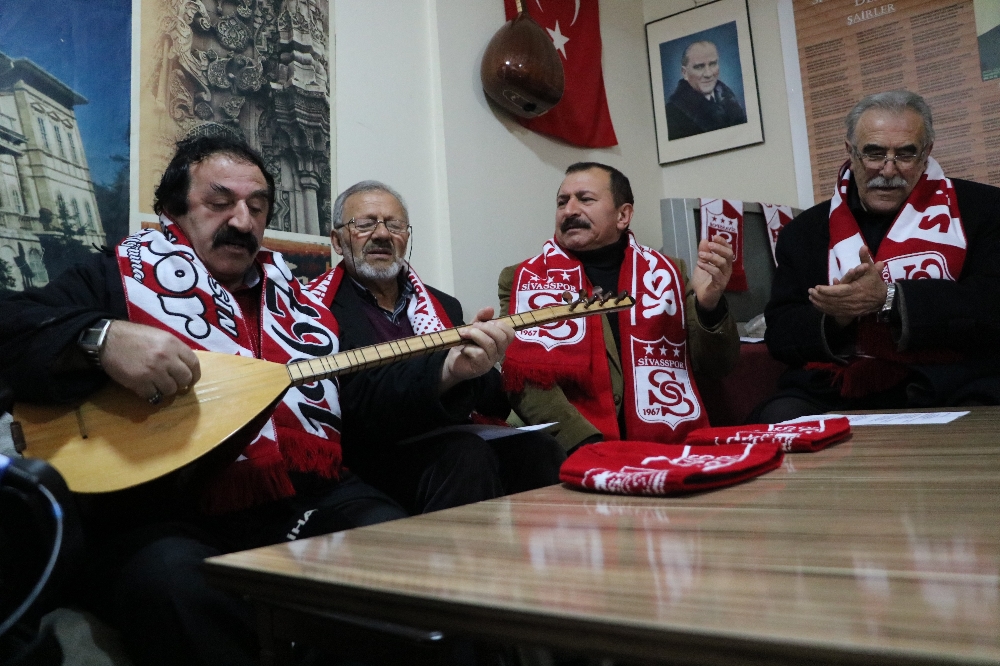 Sivaslılar TFF ve MHK’ye tepkisini türkülerle dile getirdi