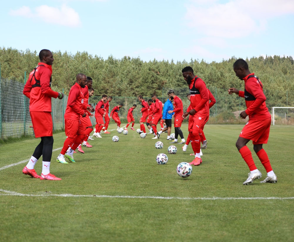 Sivasspor, Bolu’da yoğun tempoda çalışıyor
