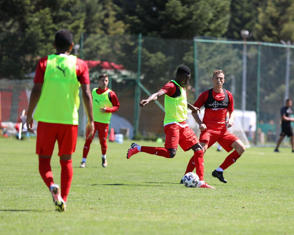 Sivasspor günü tek idmanla tamamladı